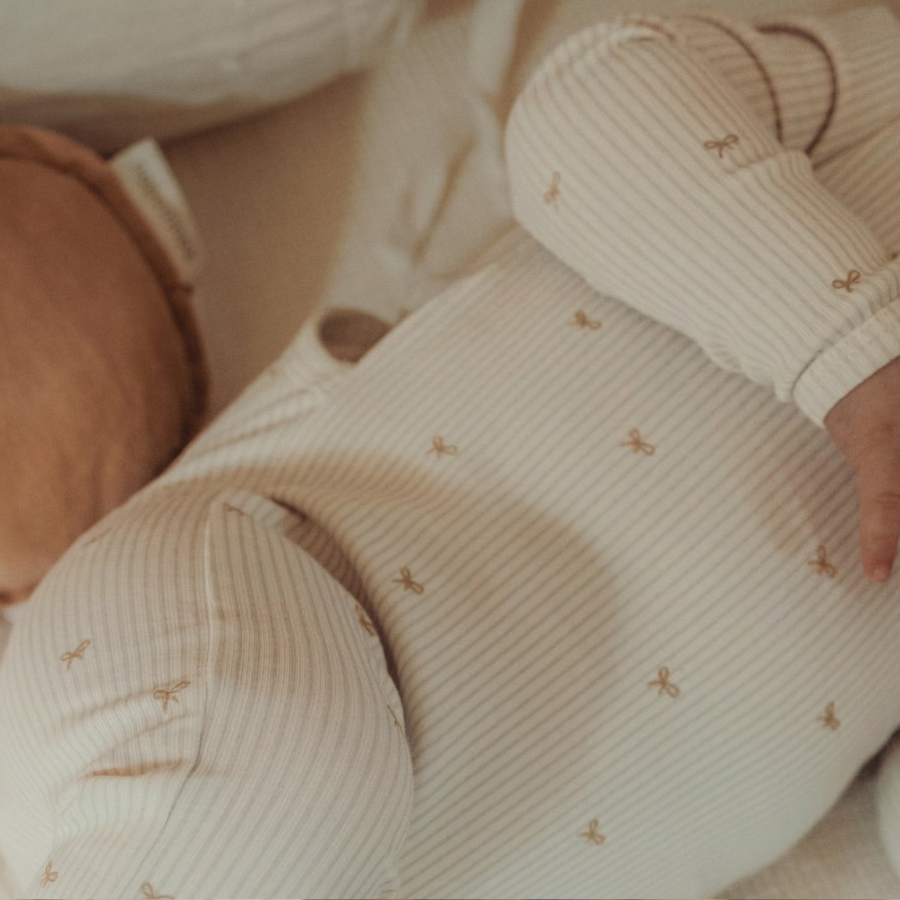 The Printed Romper + Bonnet + Blanket Set - Pink Bow