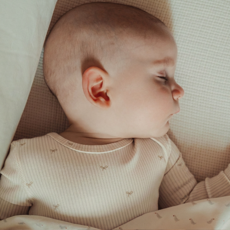 The Printed Romper + Bonnet + Blanket Set - Pink Bow